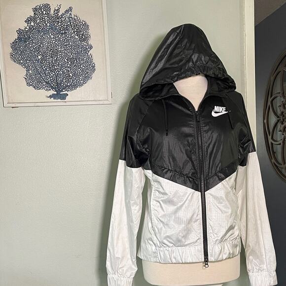 Nike Women's Two-Tone Hooded Utility Jacket - Picture 1 of 6